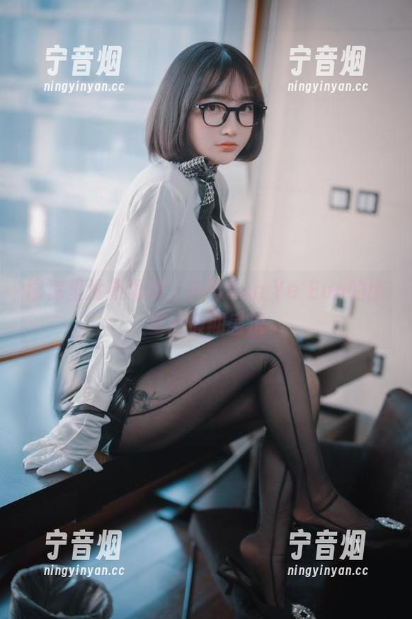 Son Ye Eun 图库里没有海滩,只有Son Ye Eun的比基尼假期盛况